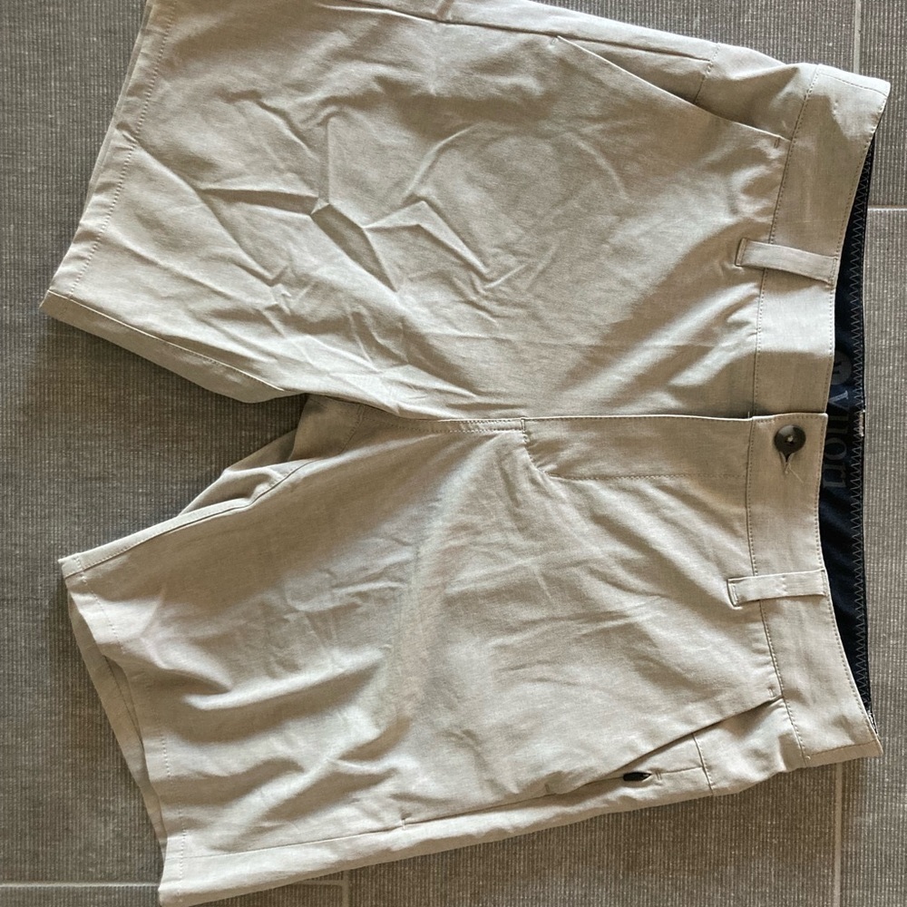 Sz. 30 Vuori Aim Short (Men’s) - new without tags